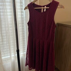 Burgundy Sleeveless Lace Dress